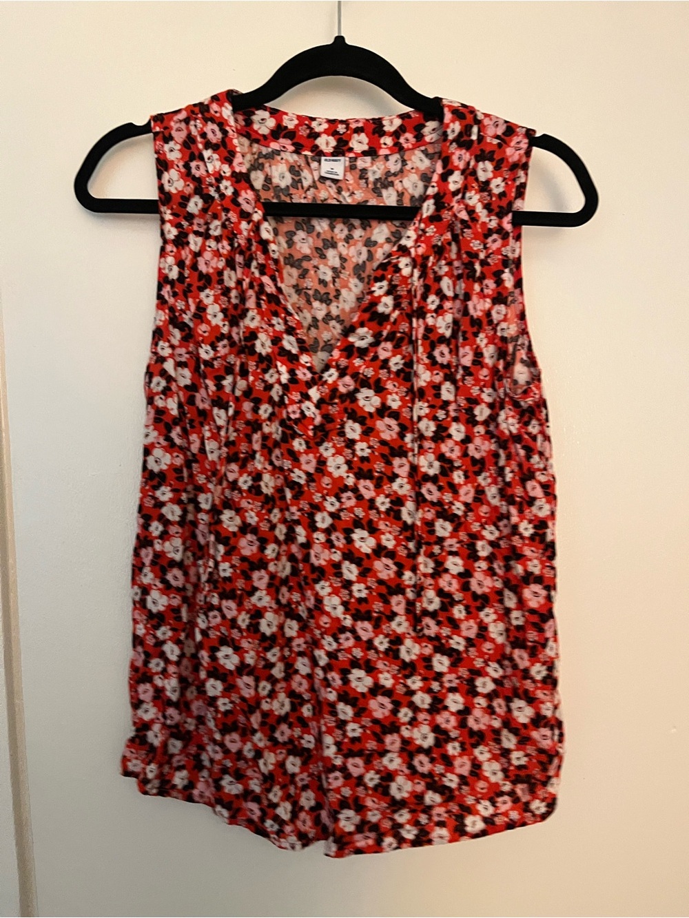 Old Navy Red Floral V-Neck Sleeveless Camisole Top